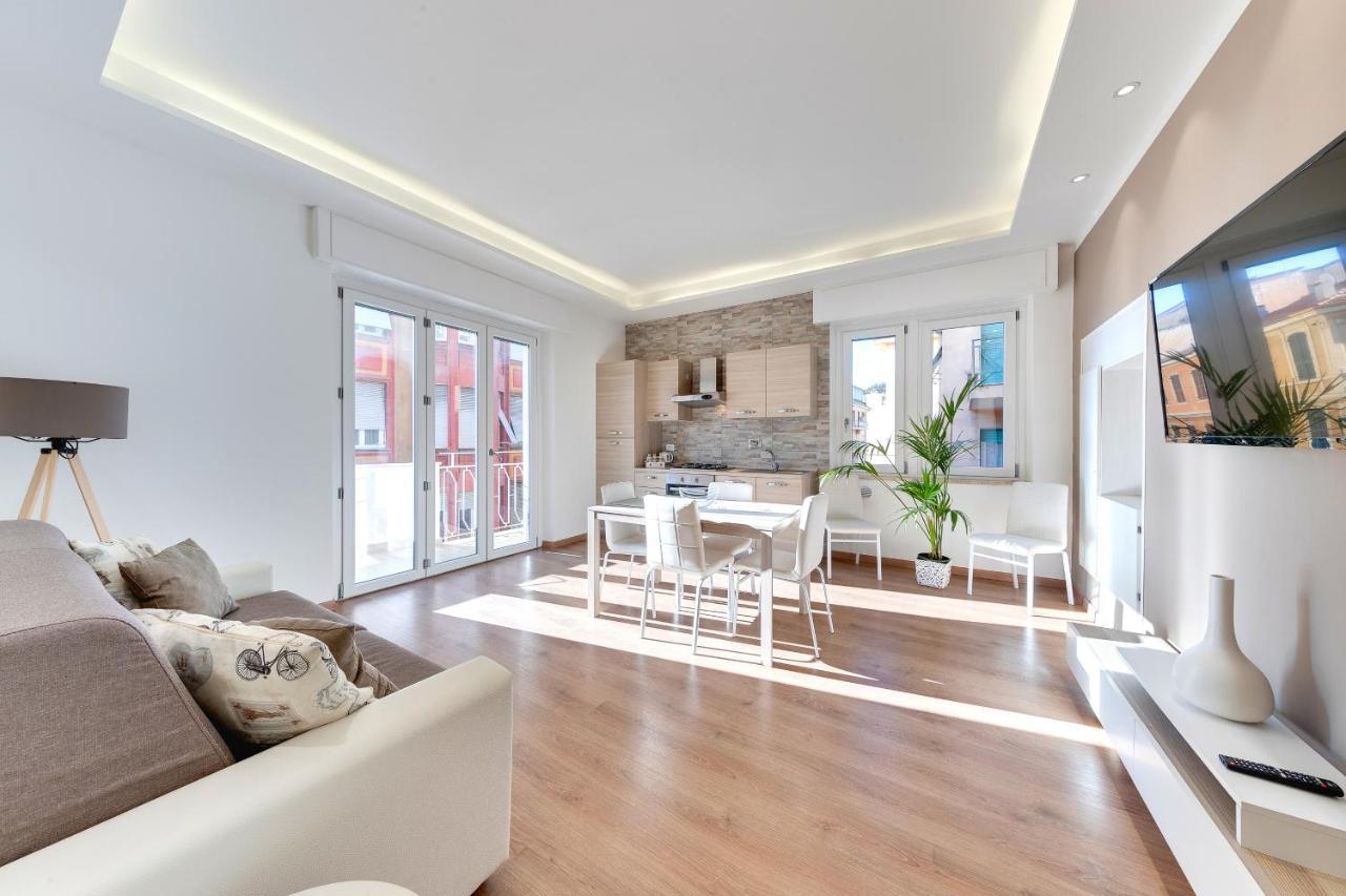 Ariston - Ciclabile Appartamento In Centro Al Mare Con Balcone Sanremo Eksteriør billede